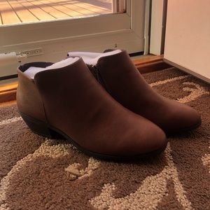 TOETOS Cowboy Block Heel Side Zipper Ankle Booties